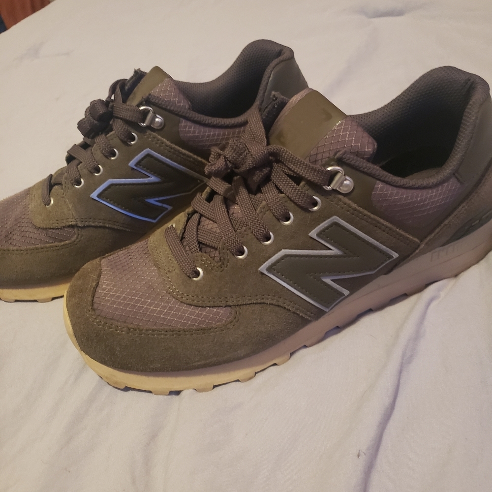 New Balance 574 Army green w/ khaki bottom